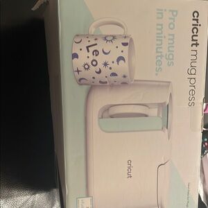 Brand new cricut mug press, never used  the box is broken in the corner
